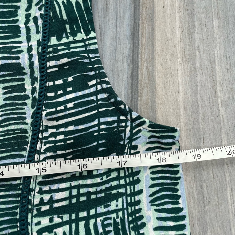 ***Halogen Green White Pattern Tank - Picture 8 of 9